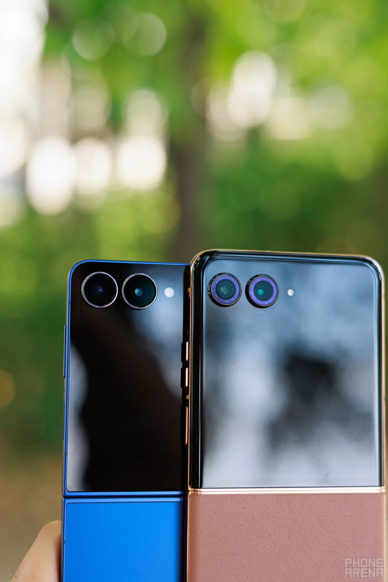 Razr Plus (2025) против Galaxy Z Flip 7