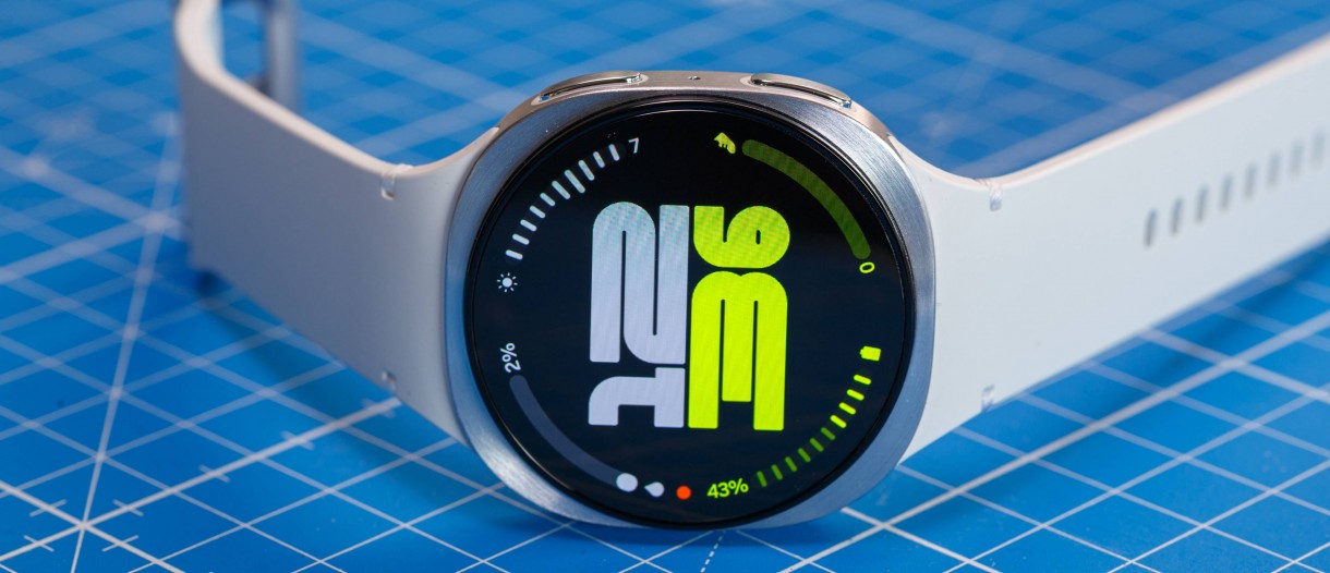 401846Обзор Samsung Galaxy Watch8: распаковка