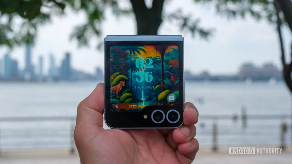 Не ведитесь на флип! 5 смартфонов мощнее и дешевле Galaxy Z Flip 7 картинка Samsung Galaxy Z Flip 6