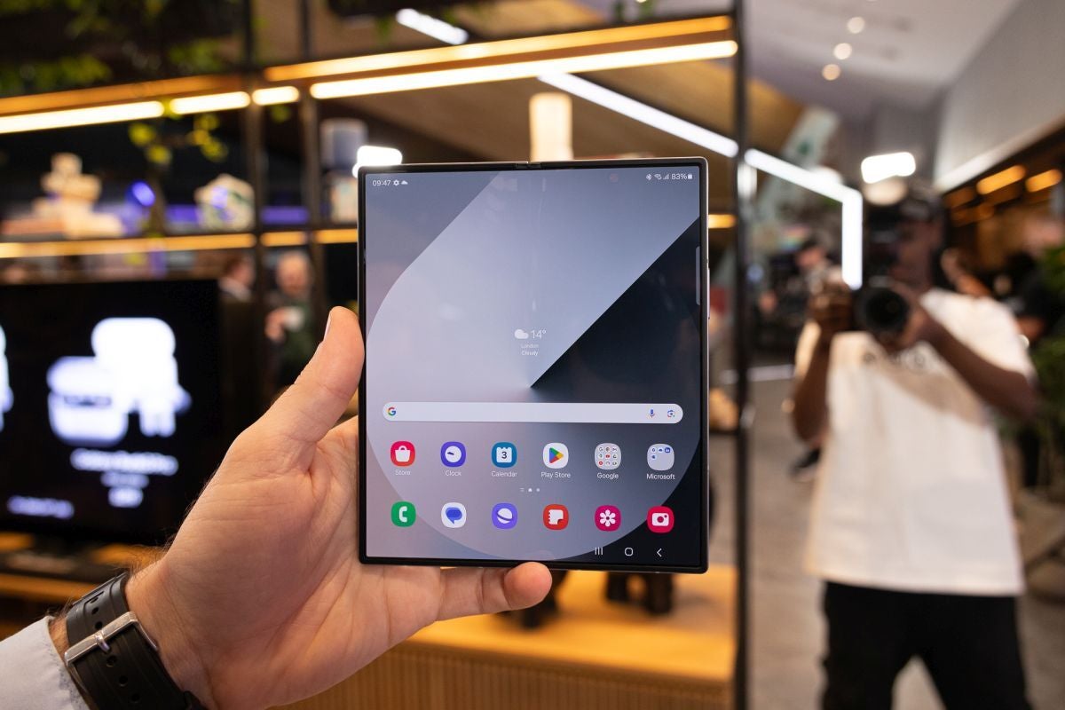 Революционный складной телефон Samsung будет стоить целое состояние