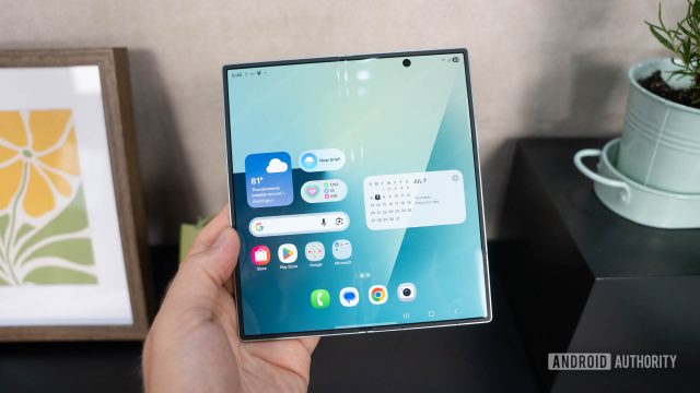 5 телефонов на Android, которые стоит купить вместо Galaxy Z Fold 7