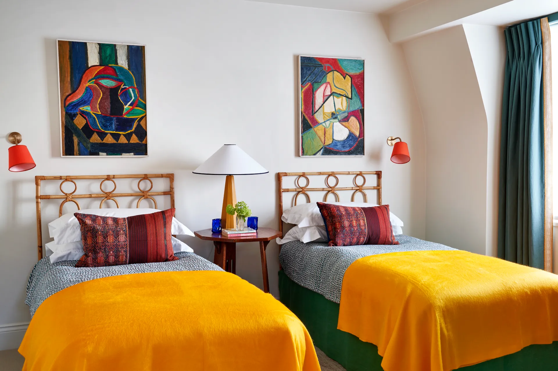 23 идеи яркого освещения спальни для любого дома