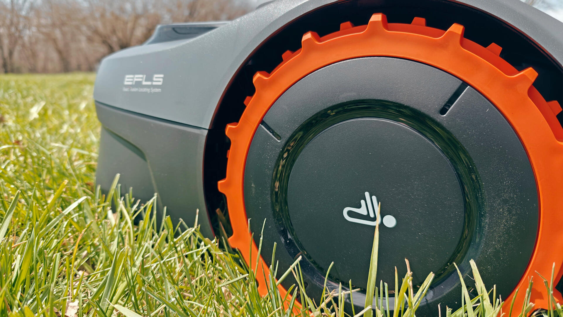 Роботы-газонокосилки: стоит ли переплачивать? Разбор перед покупкой