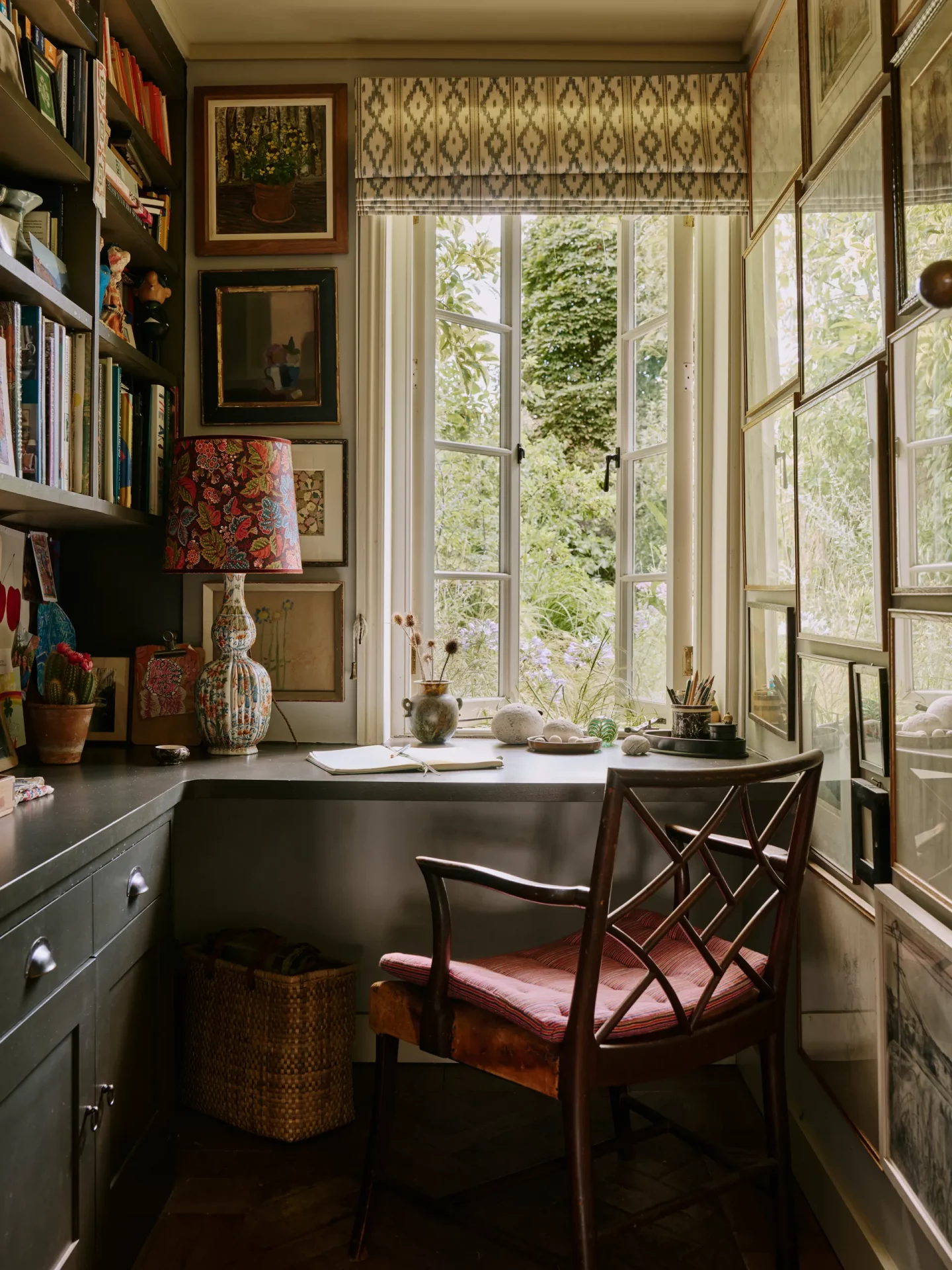 Идиллический городской коттедж дизайнера, где природа и интуиция определяют каждую деталь