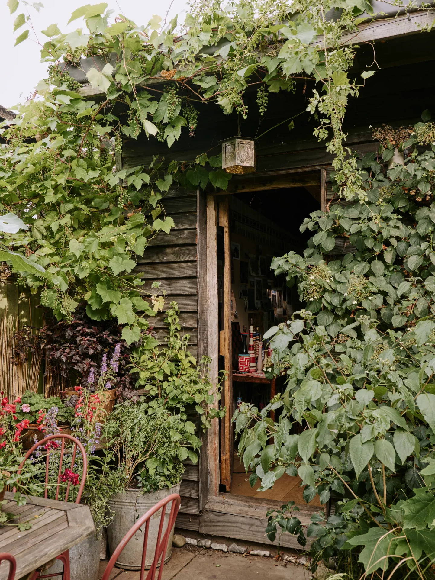 Идиллический городской коттедж дизайнера, где природа и интуиция определяют каждую деталь