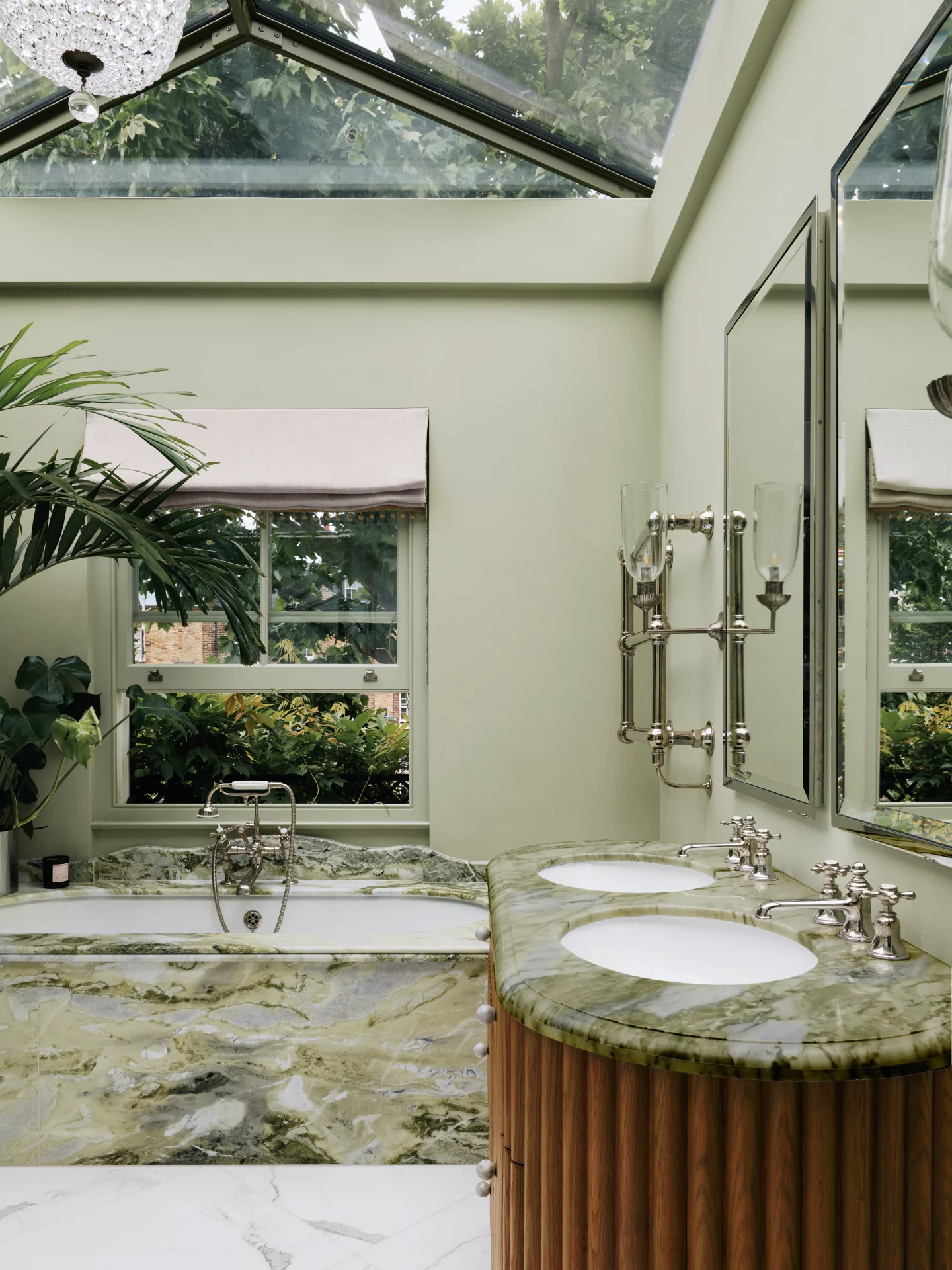 Выбор элиты: самые шикарные ванные комнаты от инсайдеров House & Garden