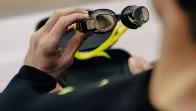 Smart Swim 2: умные очки с дисплеем и связью с Apple Watch прямо в бассейне