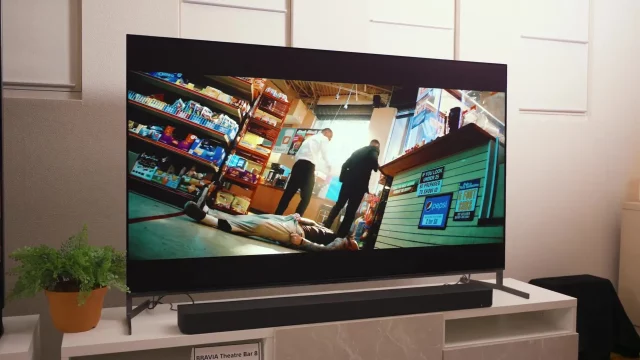 Спросили — отвечаем: огромный QLED или роскошный OLED? Что лучше?