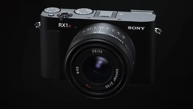 Sony RX1R III: компактная камера с полнокадровым сенсором 61 МП — возвращение легенды
