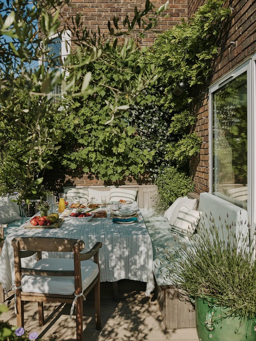 Галерея столиков-подносов в интерьере