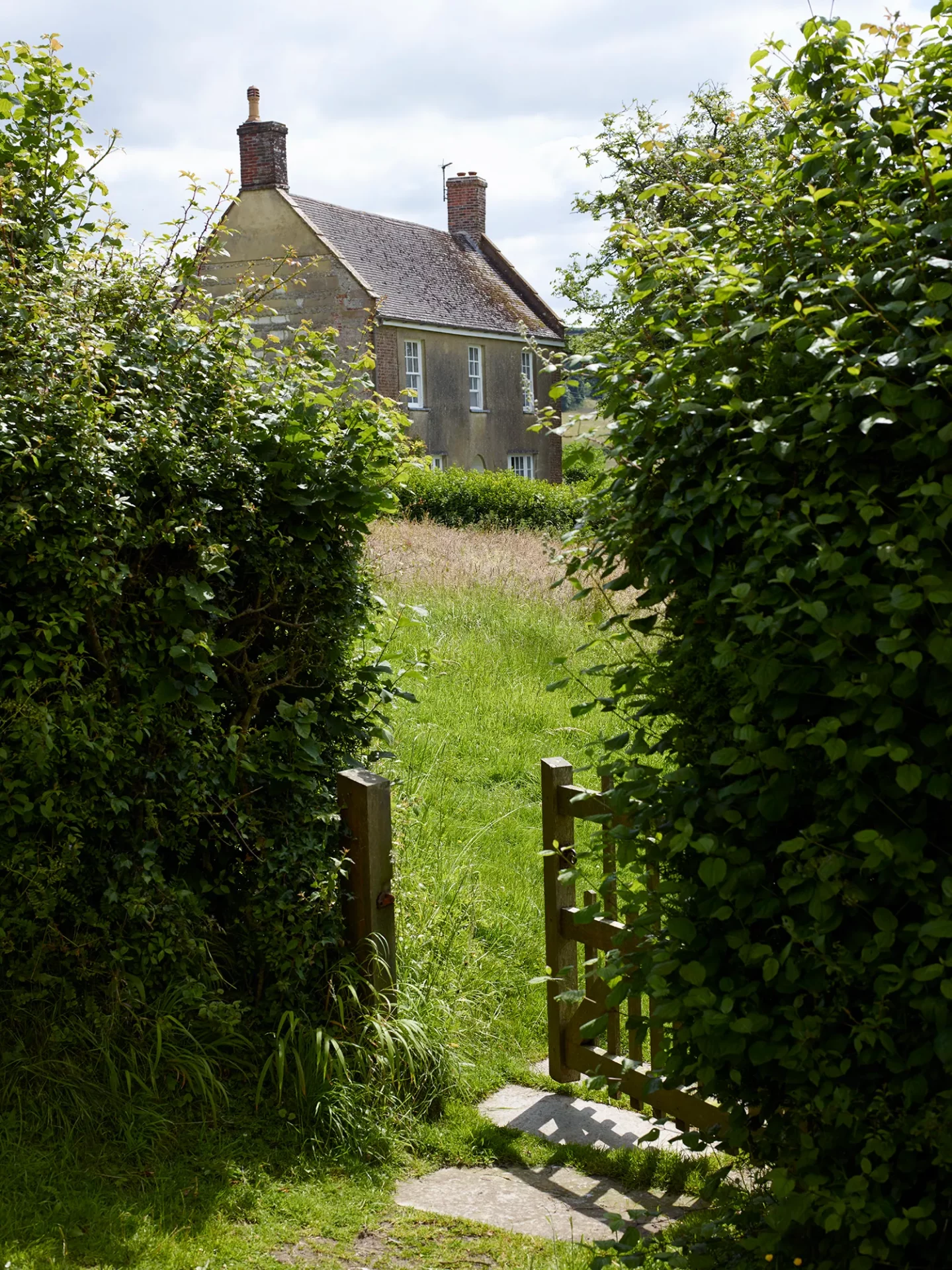 Сказочно красивый дом приходского священника на окраине деревни в Дорсете