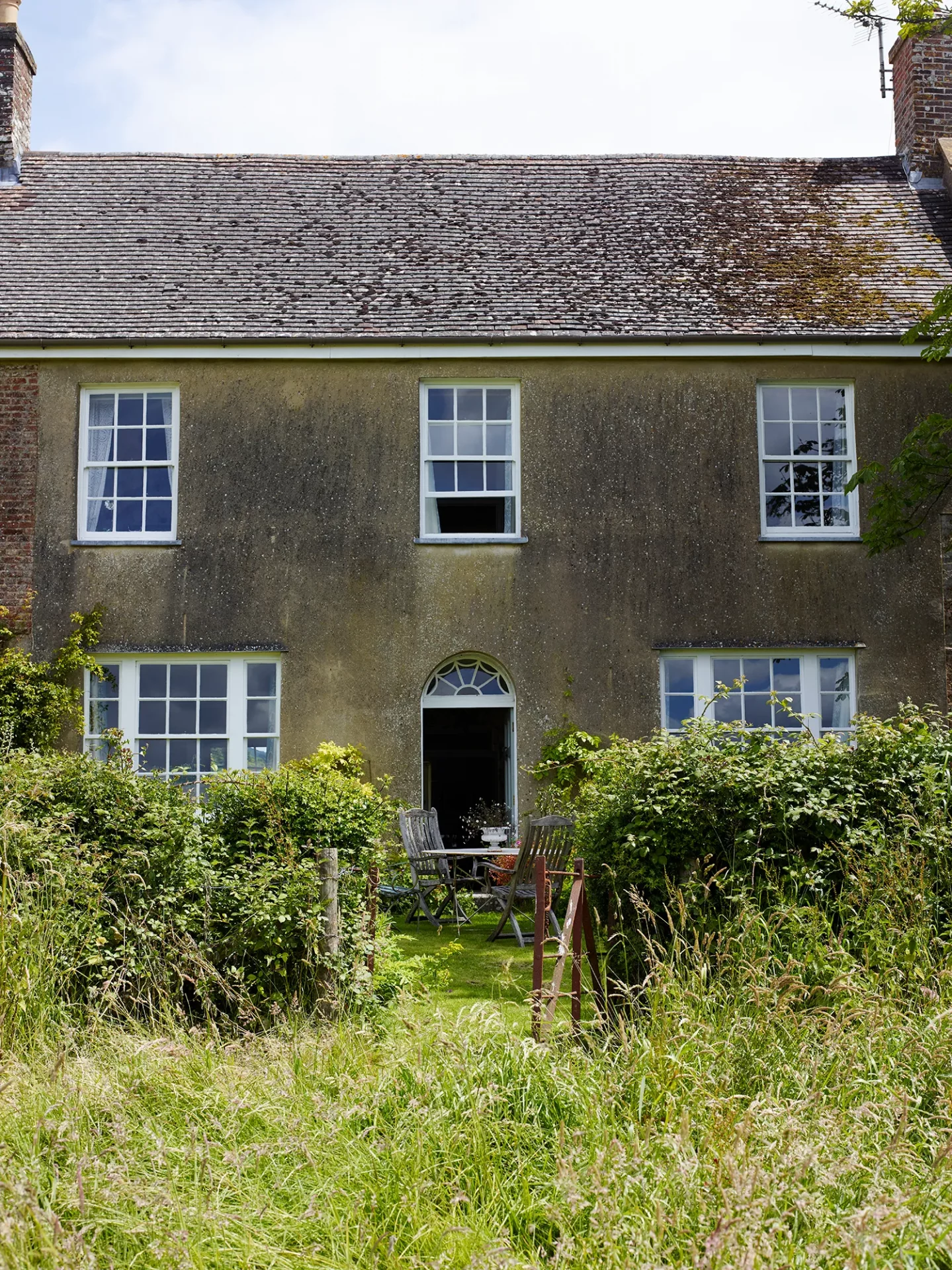 Сказочно красивый дом приходского священника на окраине деревни в Дорсете