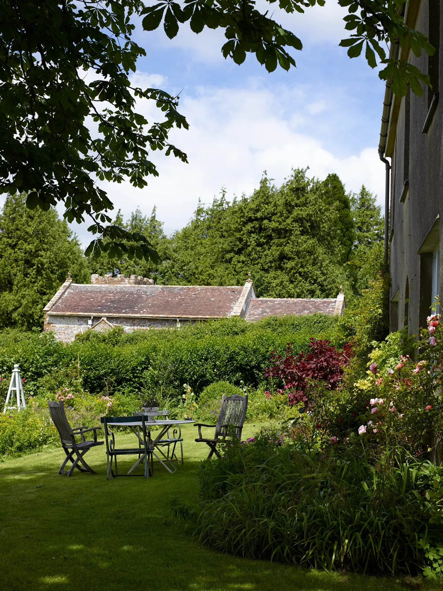 Сказочно красивый дом приходского священника на окраине деревни в Дорсете