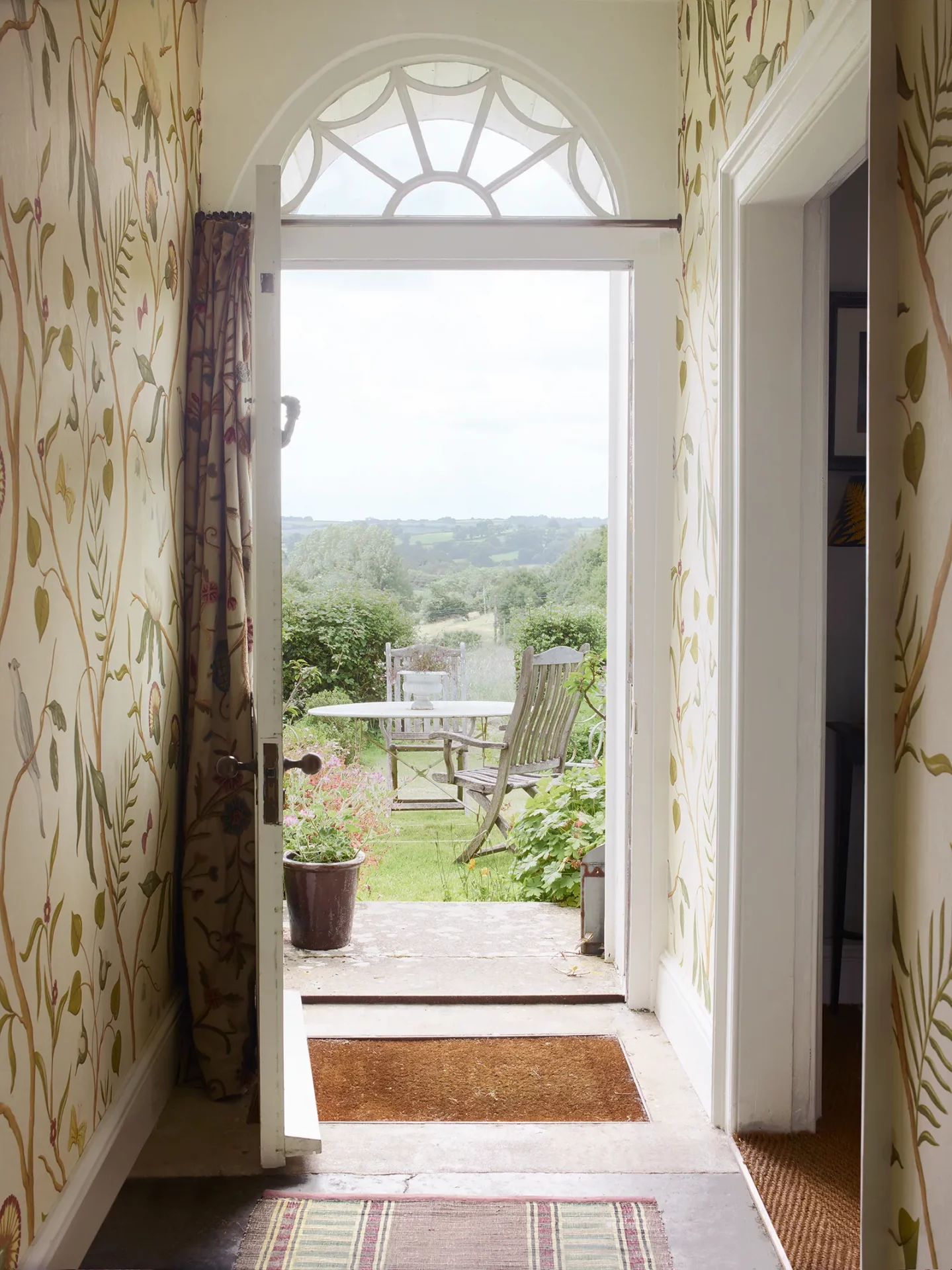 Сказочно красивый дом приходского священника на окраине деревни в Дорсете