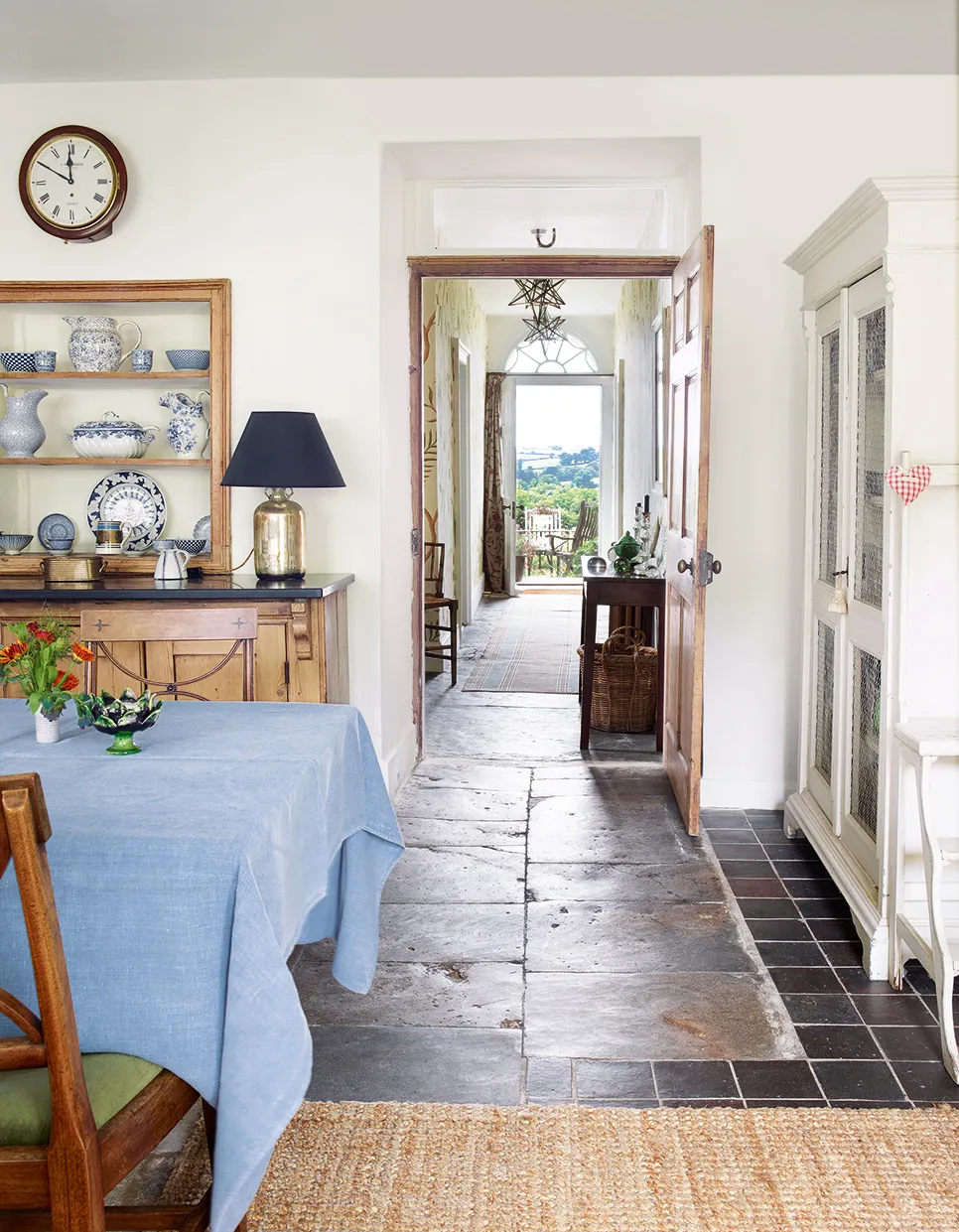 Сказочно красивый дом приходского священника на окраине деревни в Дорсете