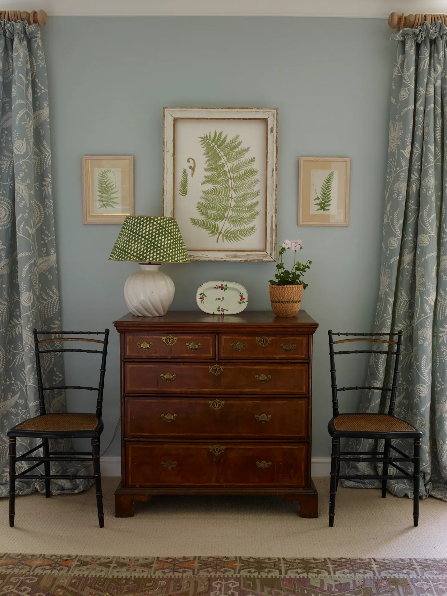 Сказочно красивый дом приходского священника на окраине деревни в Дорсете