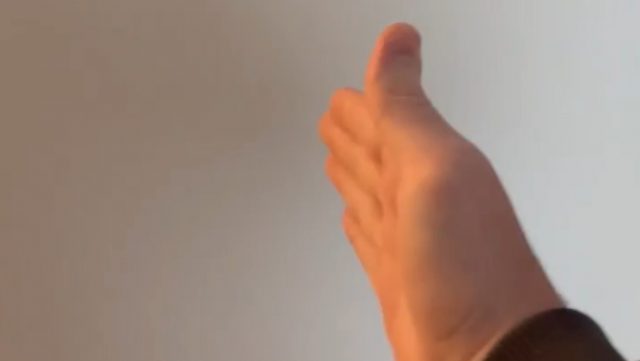 SxbTE3RrYKLMfoT7Xyn6mh 21-секундное видео с рукой вызвало бурную дискуссию о «тактическом спринте» в шутерах от первого лица