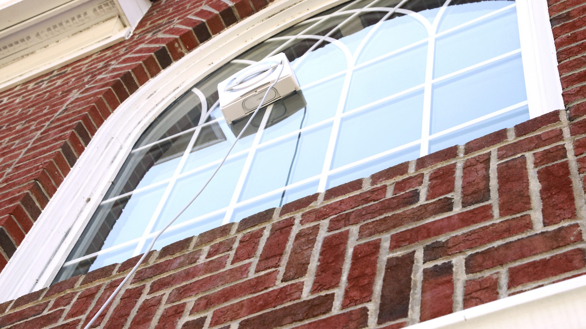 406524Работает ли робот для мытья окон? Я протестировала одного, чтобы выяснить (и я приятно удивлена)