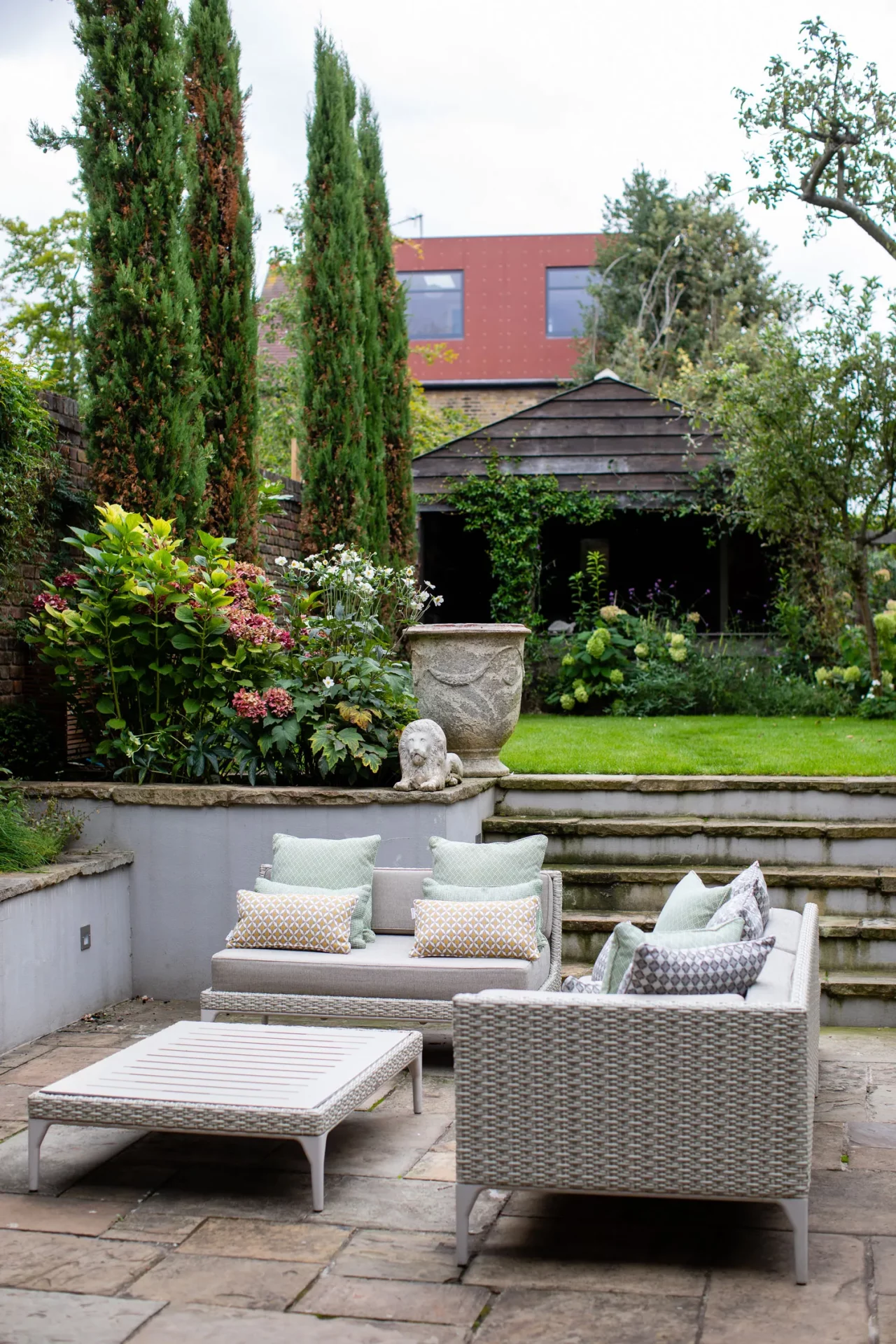 13 идей для оформления уличной мебели