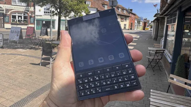 Обзор Unihertz Titan 2: этот телефон в стиле Blackberry меня серьезно удивил картинка Unihertz Titan 2