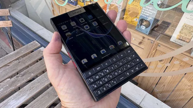 Обзор Unihertz Titan 2: этот телефон в стиле Blackberry меня серьезно удивил картинка Unihertz Titan 2