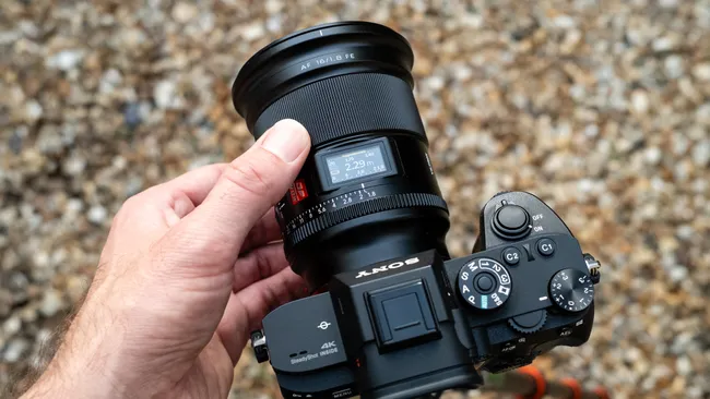 Обзор Viltrox AF 16 mm f/1.8 FE: мастхэв для пейзажной и астрофотографии картинка Viltrox AF 16 mm f1.8 FE