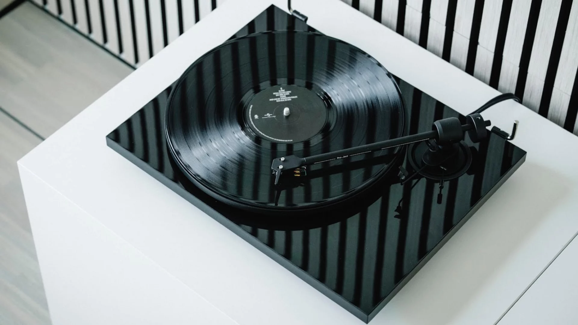 Pro-Ject выпускает новую бюджетную вертушку — минимум наворотов, максимум звука. Но не переборщили ли с минимализмом? картинка Pro-Ject выпускает новую бюджетную вертушку — минимум наворотов, максимум звука. Но не переборщили ли с минимализмом?