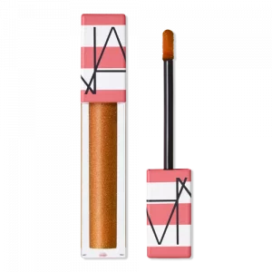 Сочные липкие масла — быстрый путь к пухлым губам.