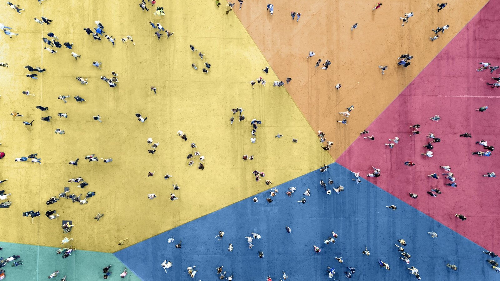 403094Математики решили сложную «проблему толпы», объясняющую, почему общественные места превращаются в хаос