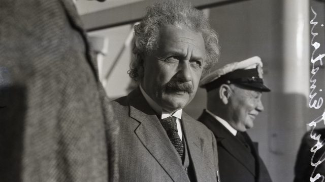 «Ужасная опасность для всего человечества»: мощное антивоенное письмо Эйнштейна выставлено на аукцион