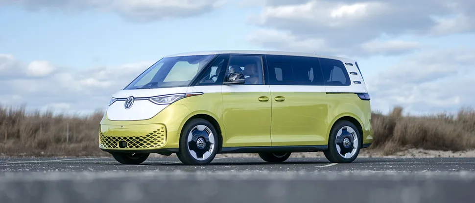 Volkswagen ID.Buzz 2025: обзор самого модного электрофургона