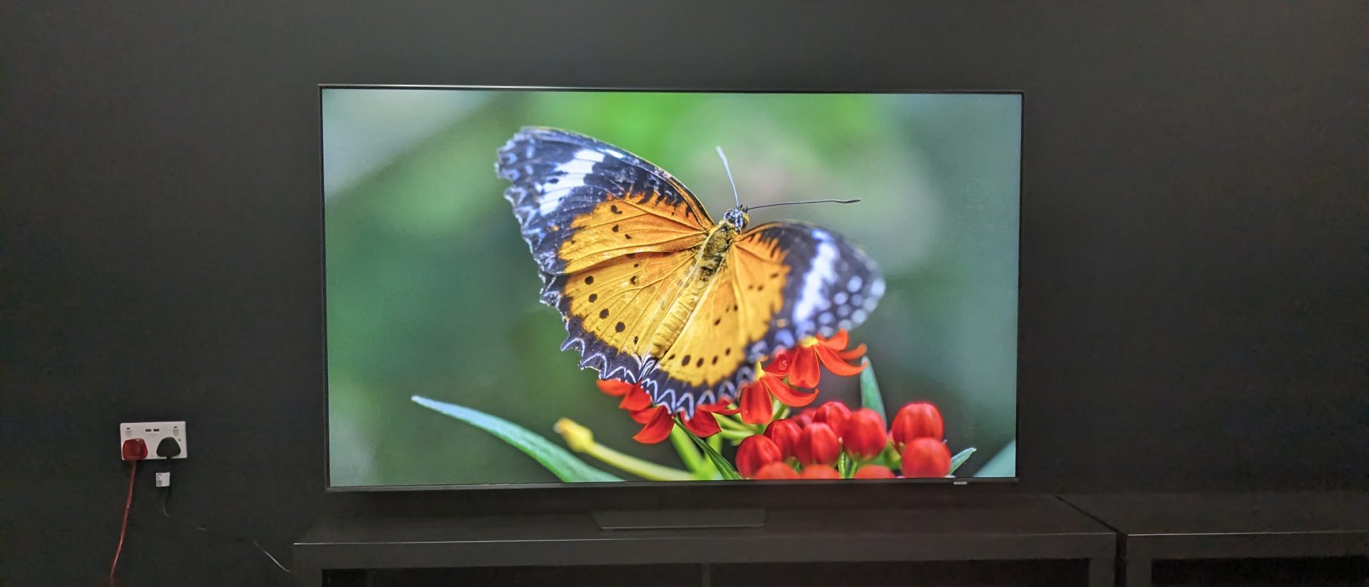 Обзор Samsung QN85D: сильный мини-LED 4K TV