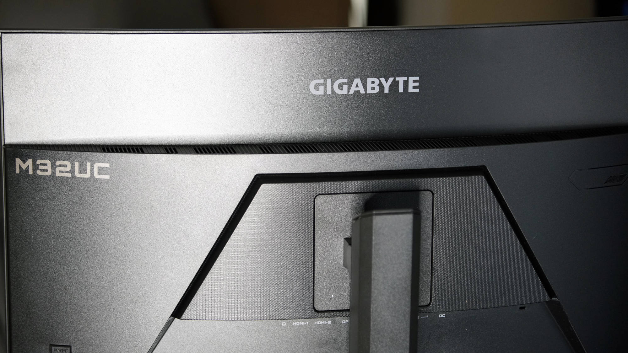 Gigabyte M32UC