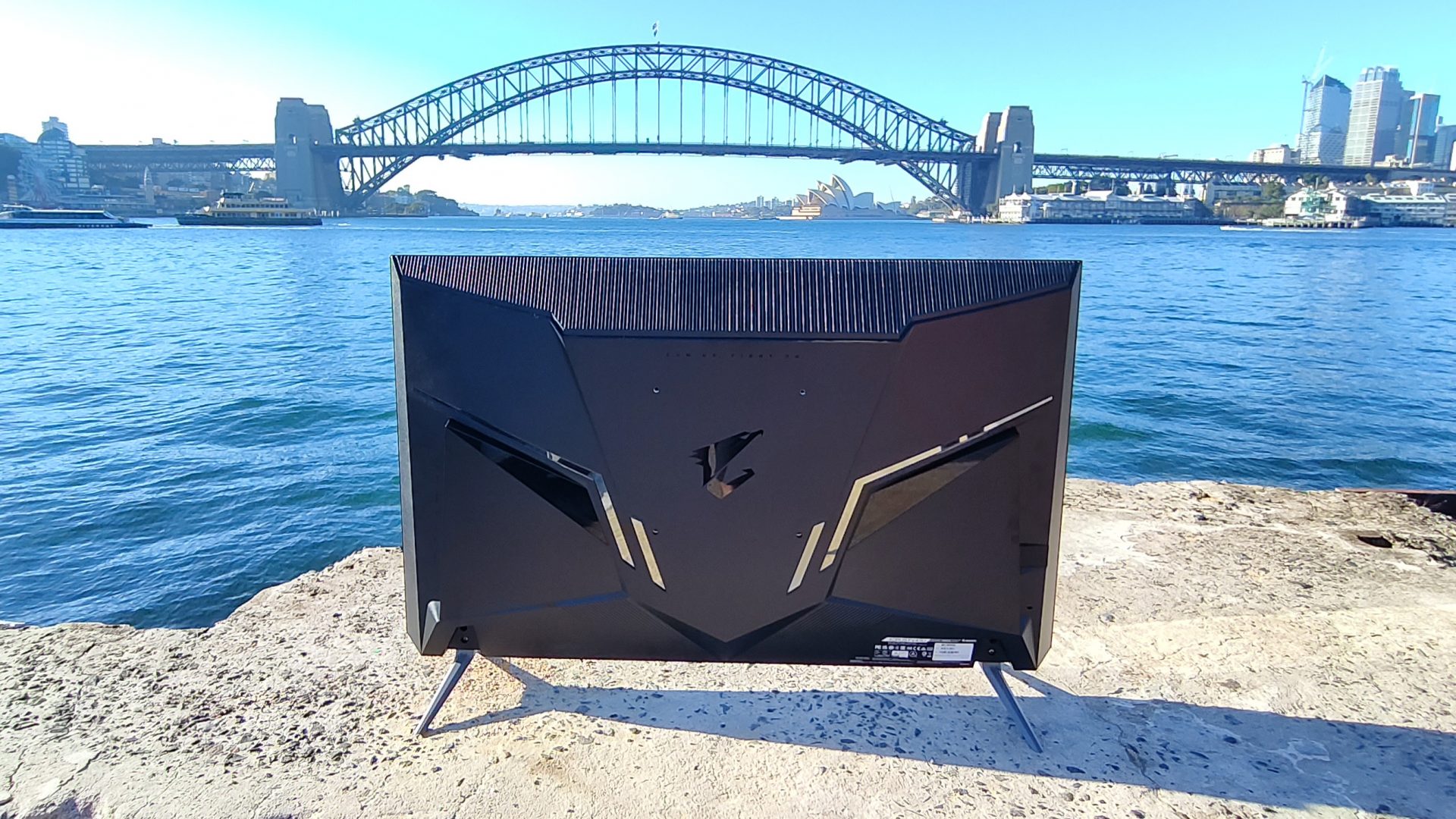 Gigabyte Aorus FV43U