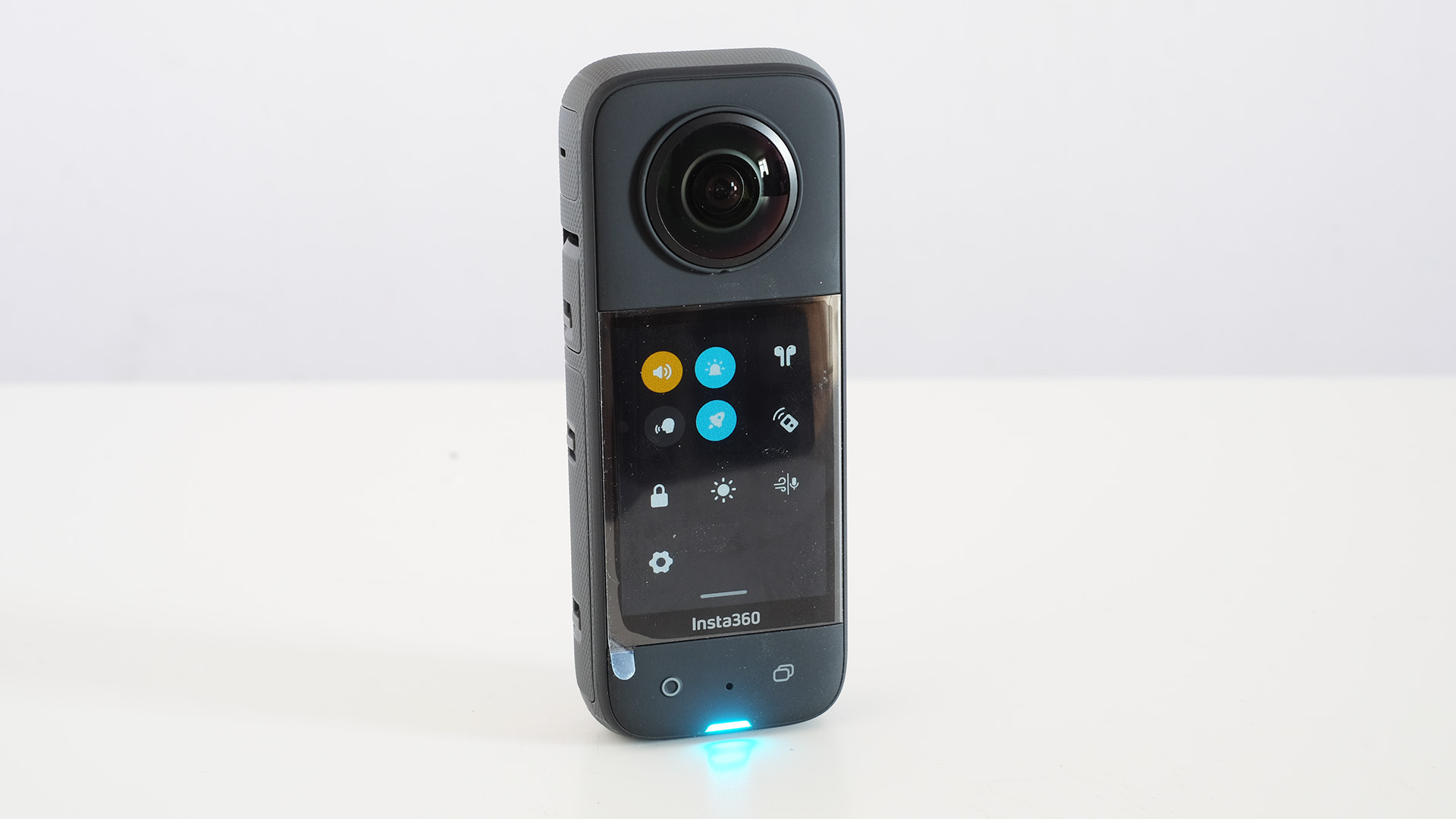 Обзор Insta360 X3: удобная 360-градусная камера картинка Insta360 X3