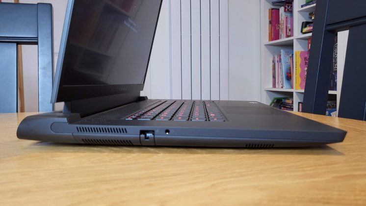Alienware m17 R5