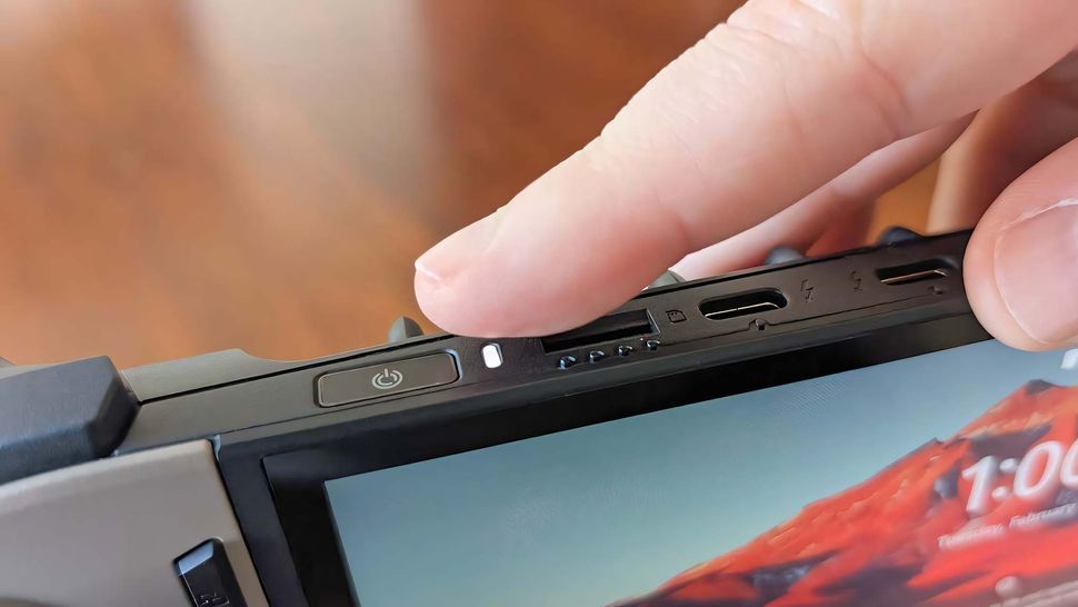 Что лучше: MSI Claw 8 AI+ или ASUS ROG Ally X?-8