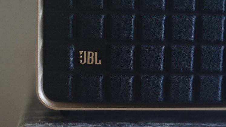 JBL Authentics 200
