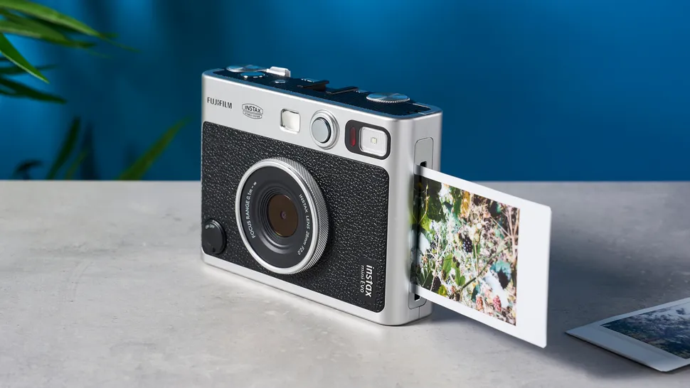 Fujifilm Instax mini Evo-18