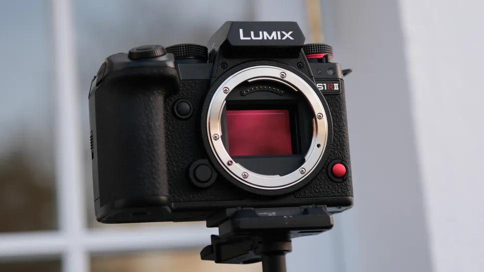 Panasonic Lumix S1R II-18