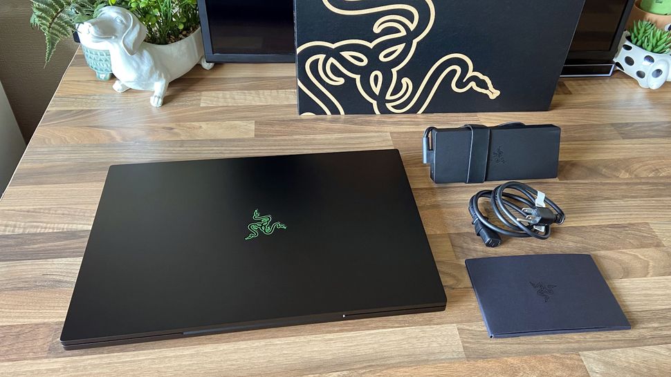Razer Blade 18-19