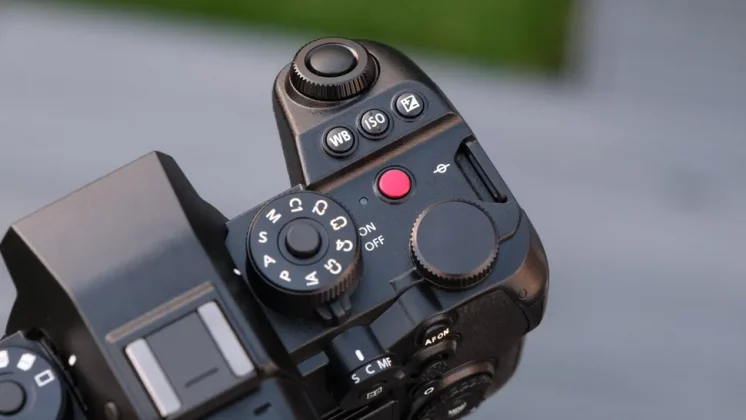 Panasonic Lumix S1R II-3