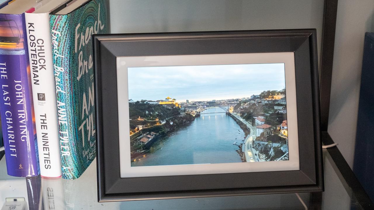 PhotoSpring 10" WiFi Digital Picture Frame