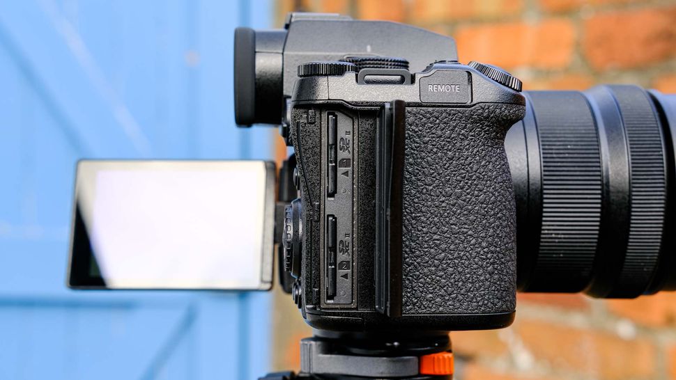 Panasonic Lumix S5IIX-4