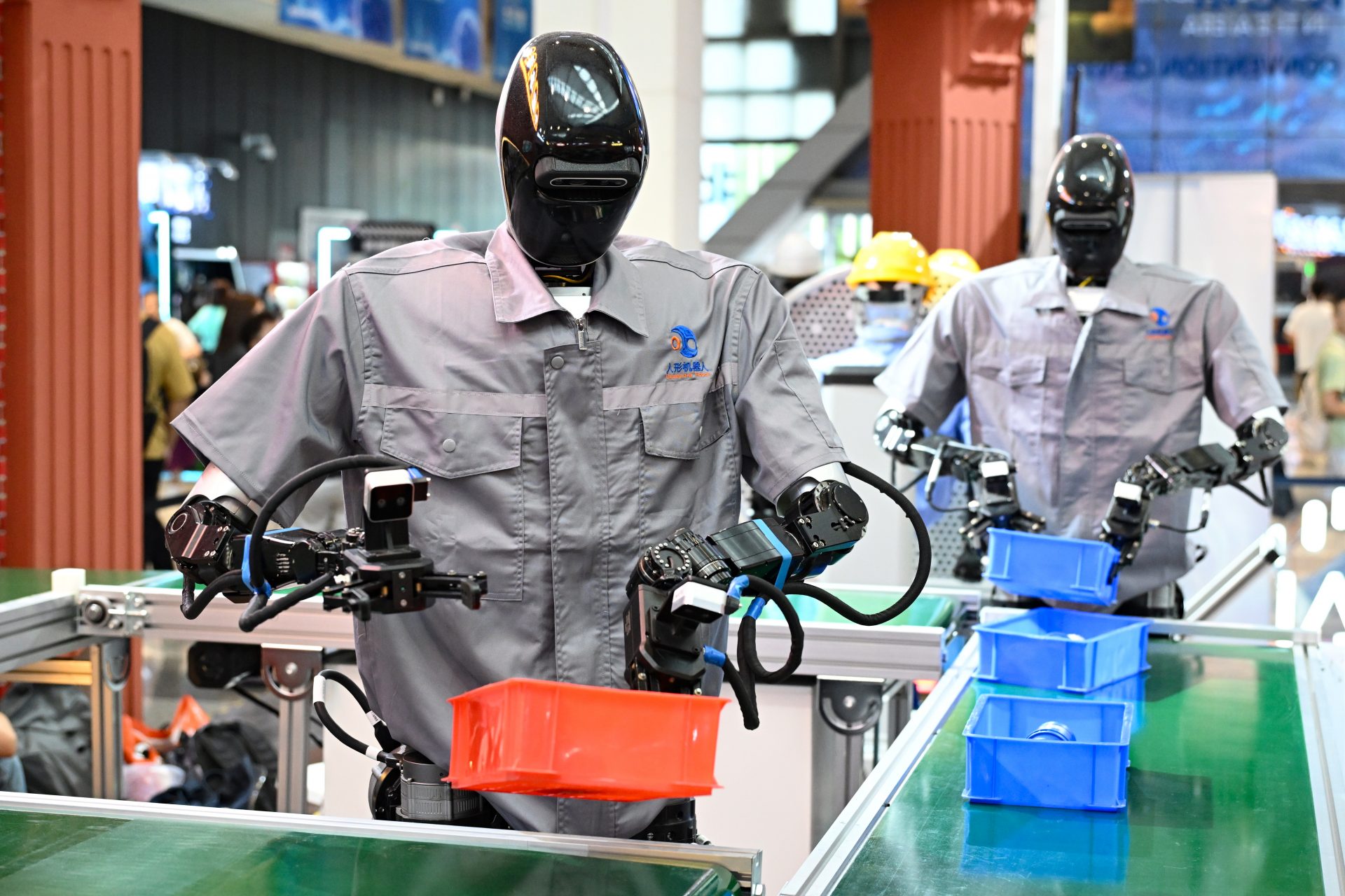 Билл Гейтс предлагает парадоксальное решение: ИИ против безработицы Gen Z