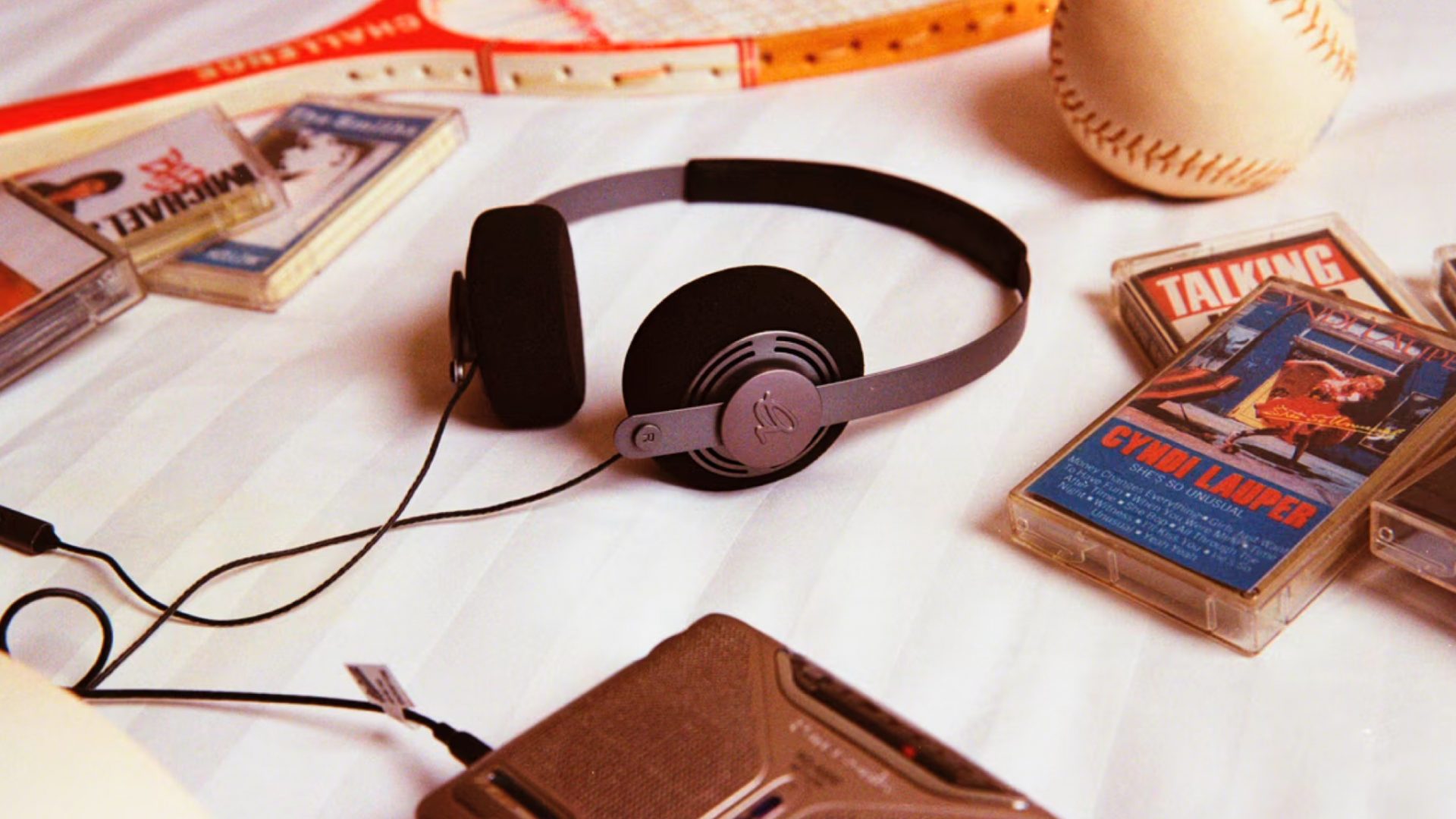 Стиль 80-х на ваших ушах: ретро-наушники с Hi-Res апгрейдом картинка Стиль 80-х на ваших ушах: ретро-наушники с Hi-Res апгрейдом фото