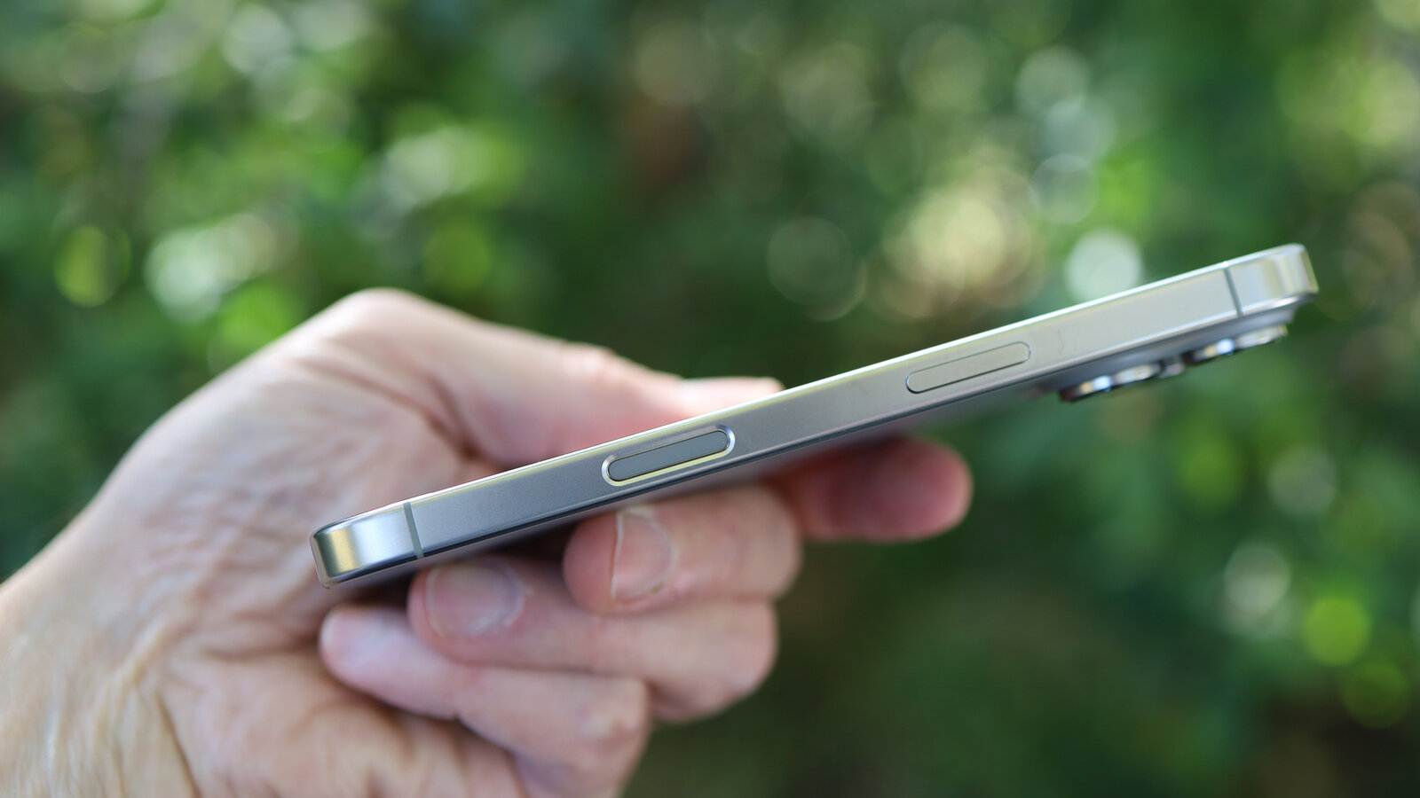 440402iPhone 17 Air на фото макета заставляет Galaxy S25 Edge выглядеть толстяком!