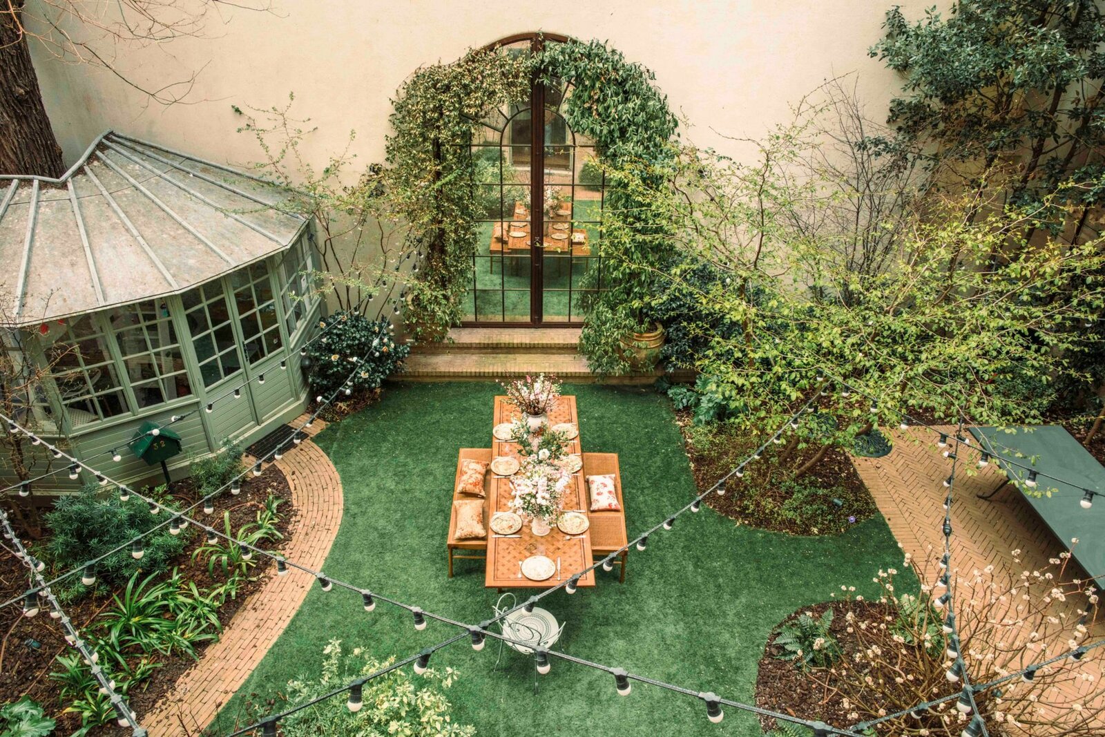 Зеркальный сад: магия отражений