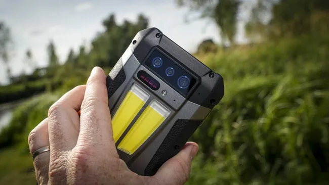 Обзор 8849 Tank 4: этот неубиваемый телефон с проектором на удивление хорош картинка 8849 Tank 4