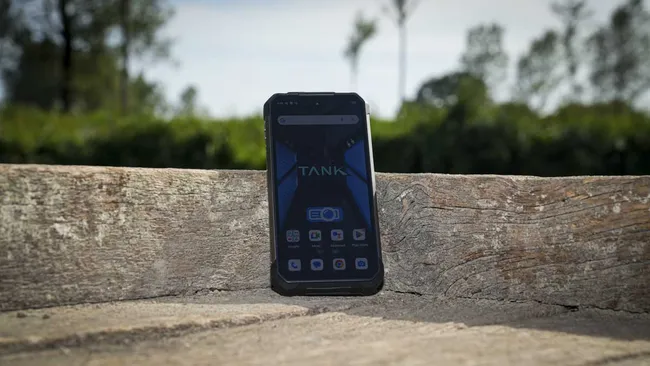 Обзор 8849 Tank 4: этот неубиваемый телефон с проектором на удивление хорош картинка 8849 Tank 4